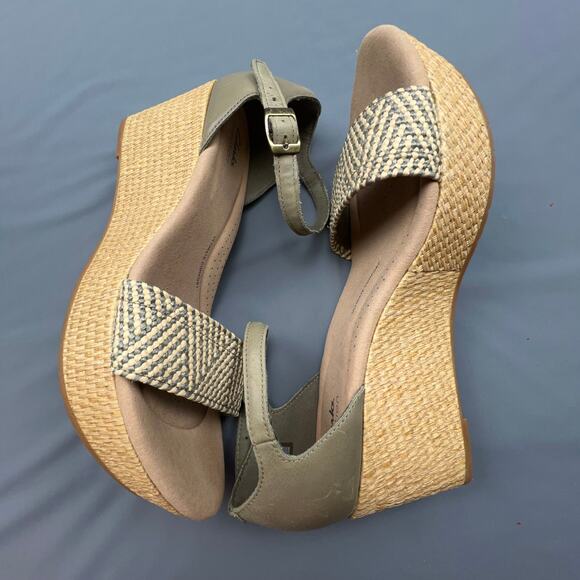 Clarks Natural Boho Wedge Sandals Size 10M NWT - Picture 1 of 10